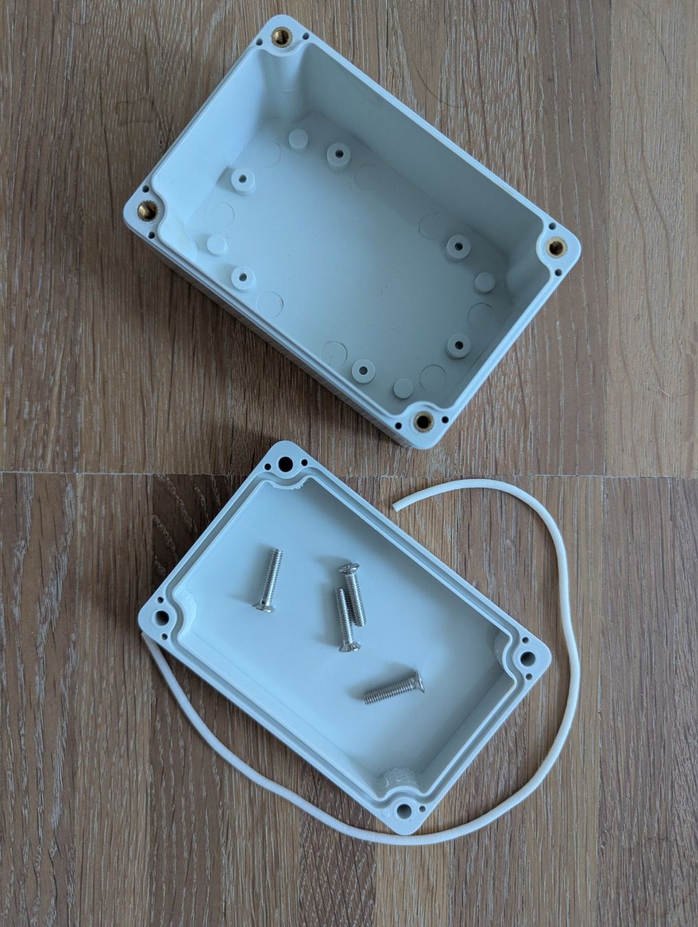 Lampade & Macchine fotografiche: Boîtier électronique étanche plastique gris – Nuovo (secondo la descrizione) da Basel venduto da kozy.li 1