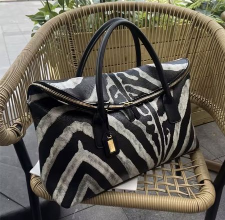 Sac de voyage motif zèbre noir et blanc bon état