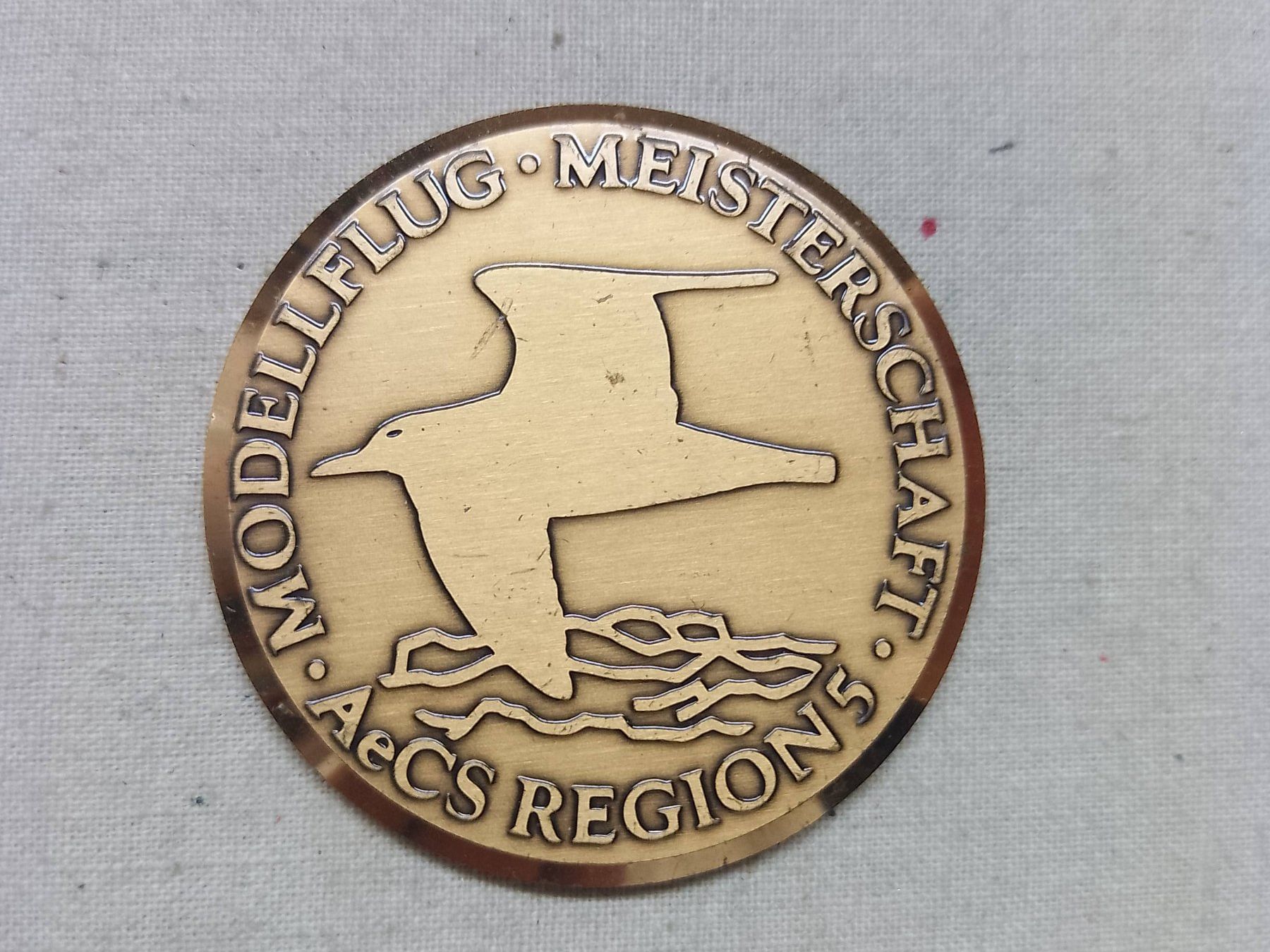 Medaglie: "Modellflug . Meisterschaft . AeCS Region 5" – Usato da Sorengo venduto da 74in