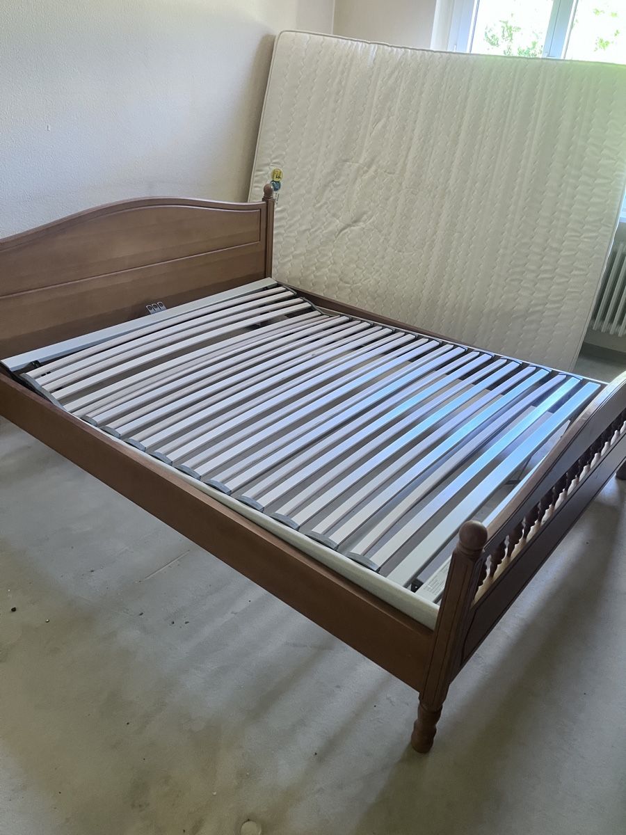 Letti: Holzbett mit Lattenrost 160x200cm – Usato da Kerns venduto da Sarah_Durrer 2