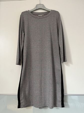 Neues, ungetragenes Kleid