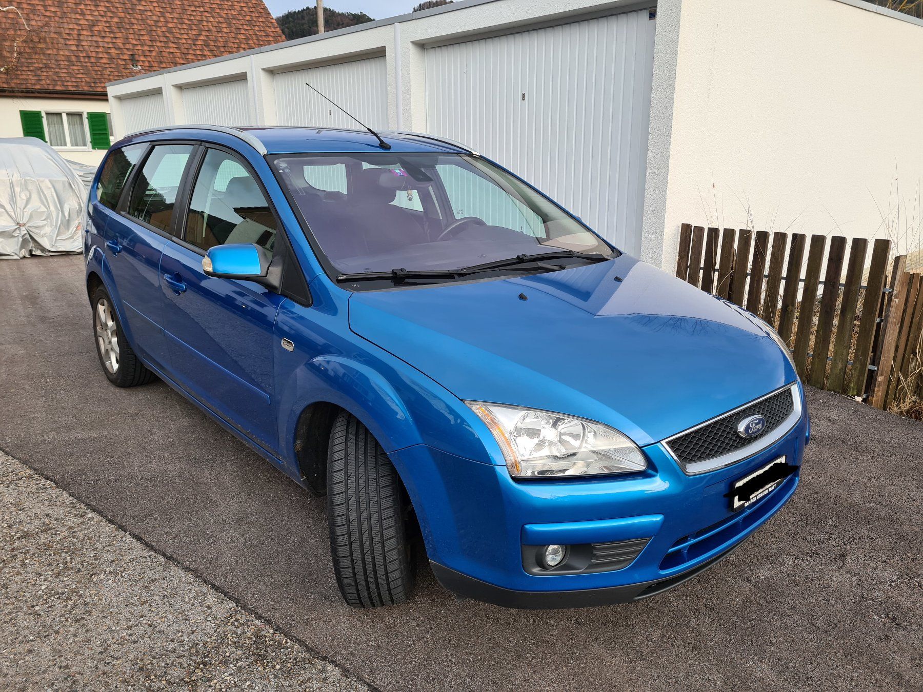 Ford Autos: Ford Focus 2.0i 16V – Défectueux à Montsevelier par Zohreh 2
