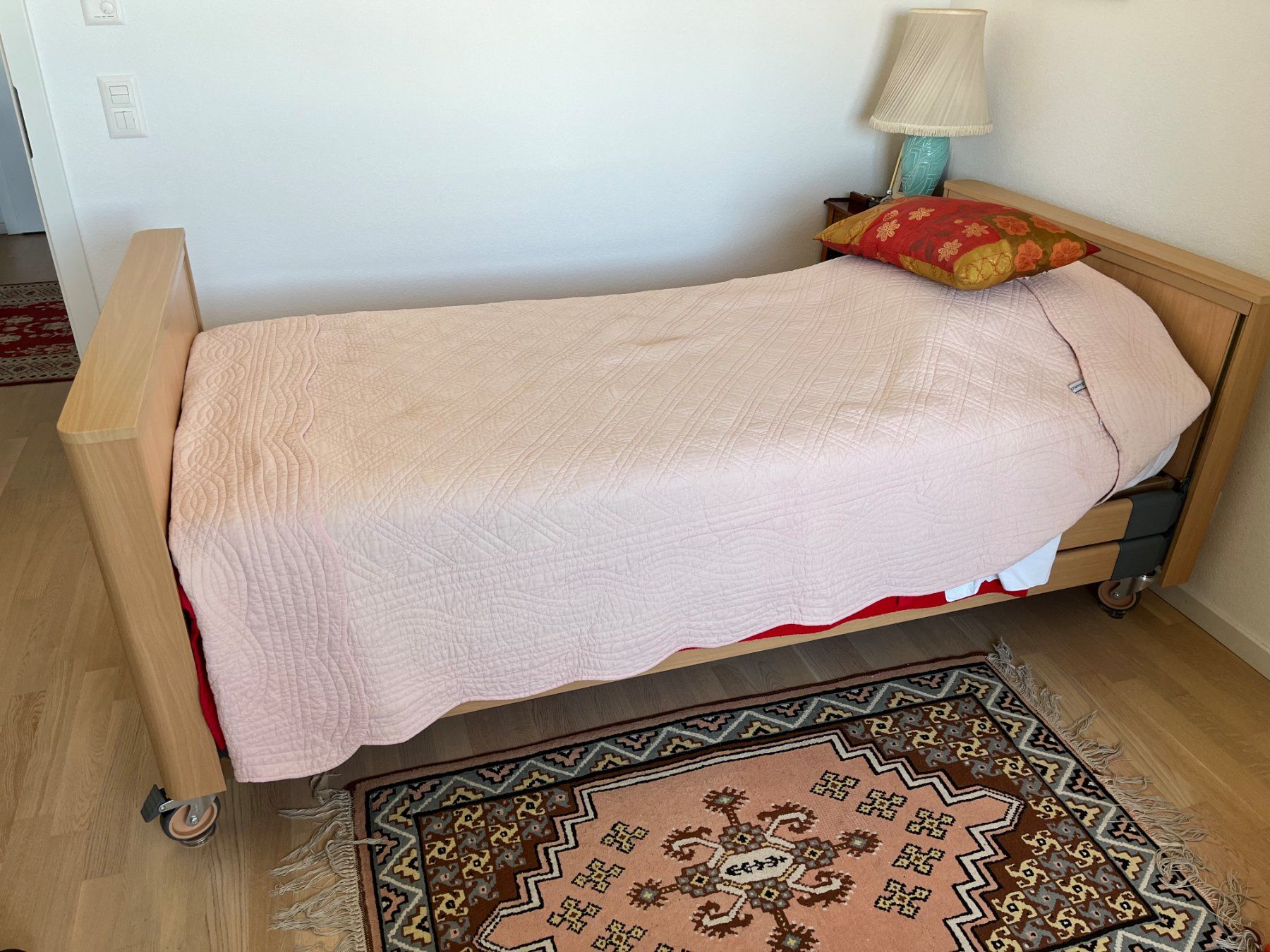 Letti: lit électrique avec matelas: 80% rabais suite décès – Usato da Ferreyres venduto da Malamaro 1