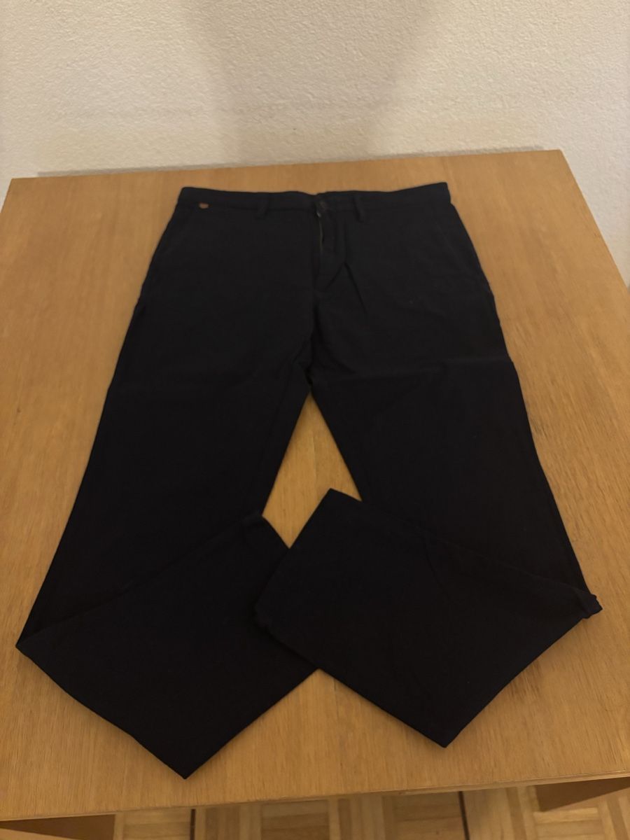 Zara Hosen: Zara Man Trousers, Navy Blue 40 – Gebraucht aus Morges von Brunocunha05 1