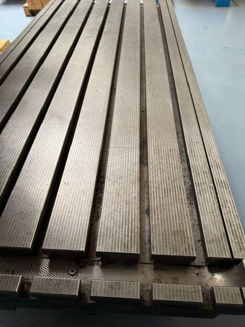 Altro per industria metallurgica: Frästischplatte mit T-Nuten – Usato da Reiden venduto da aidaramon 3
