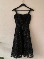 Abendkleid mit Trägern, schimmerndem Dekor, Schwarz, S