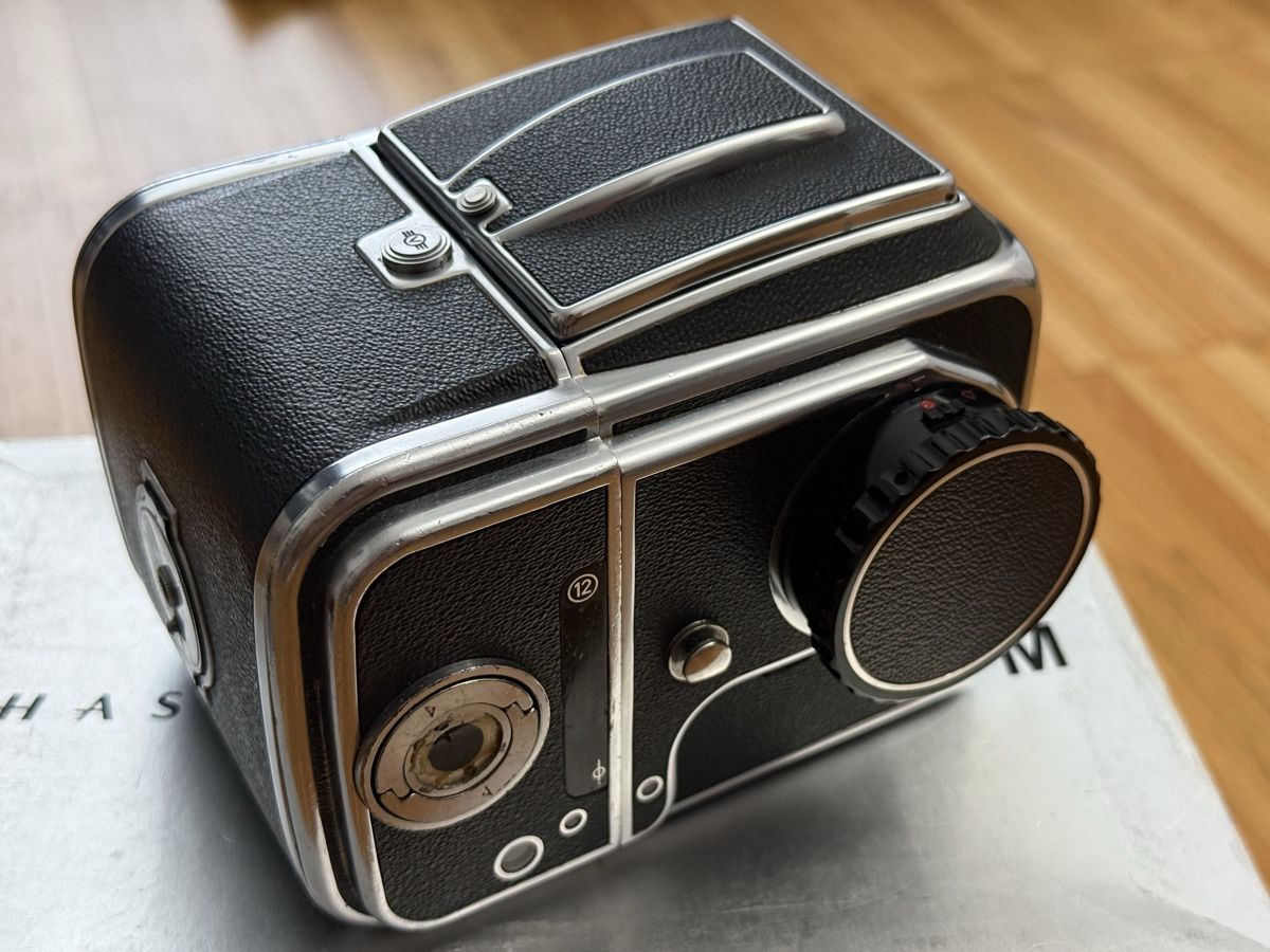 Hasselblad Appareil photo: Hasselblad 500c with eye-level viewfinder – D'occasion à Zürich par cse_2qbg 2