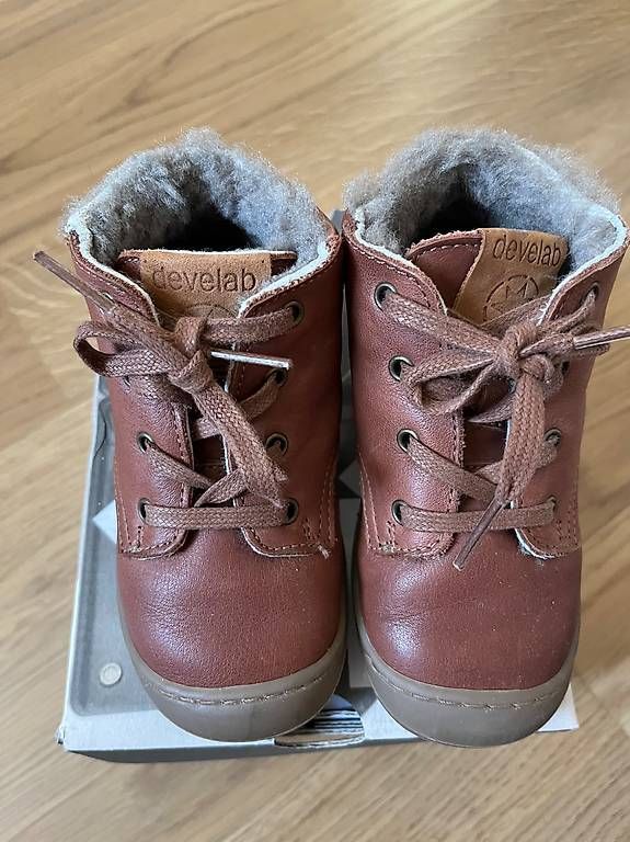 Scarpe per ragazzi: Schuhe von Develab, Gr. 23 in Braun – Usato da St-Prex venduto da buc_y6n7
