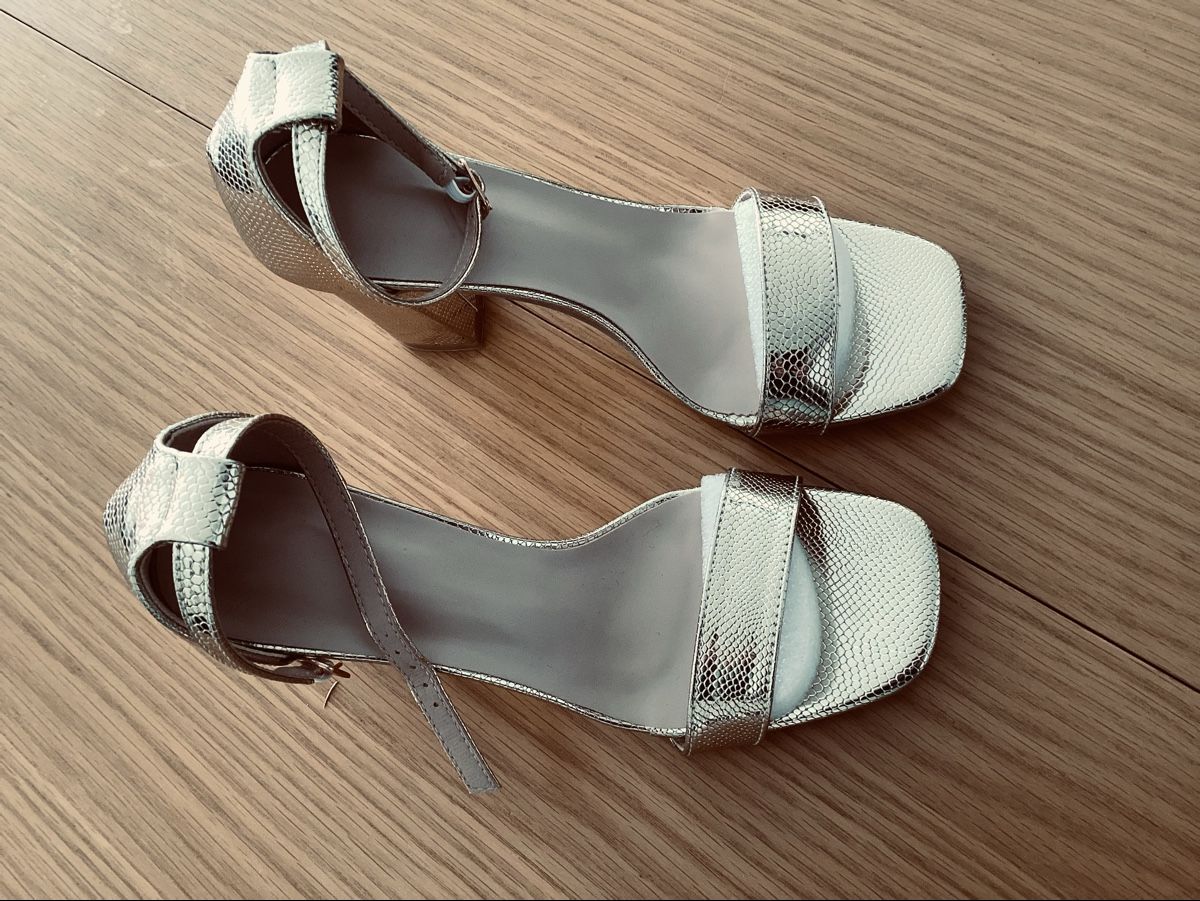 Damenschuhe: Riemensandalen Gold 39 – Neu (gemäss Beschreibung) aus Minusio von scotch111