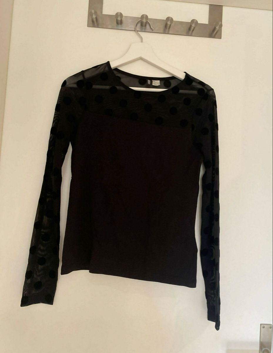T-shirt: Zwei Langarmshirts rot/schwarz – Usato da Dübendorf venduto da ali_g7p8 1