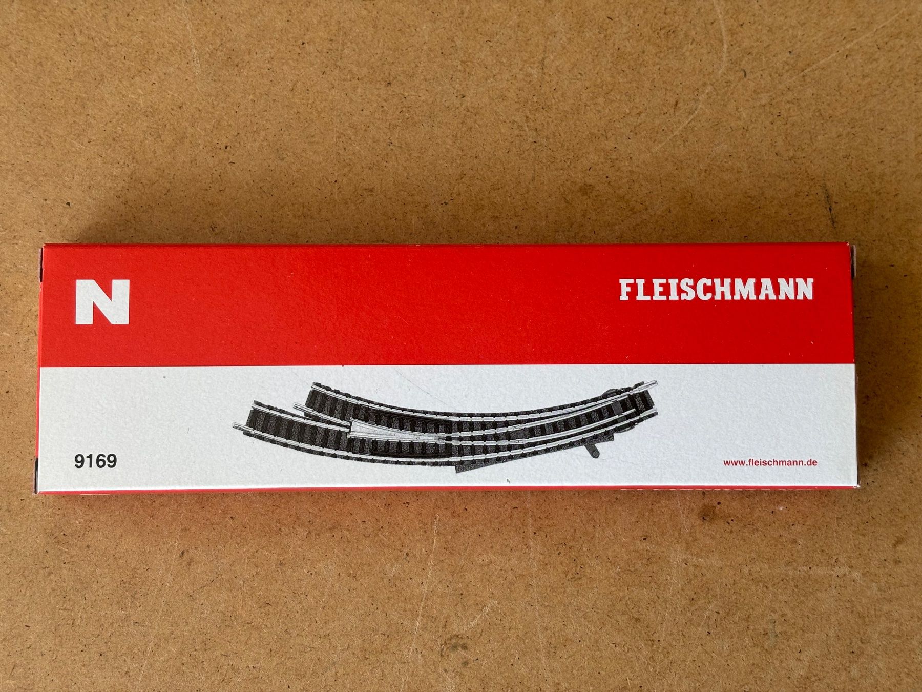 Fleischmann Modellini di ferrovie: Fleischmann 9169 Bogenweiche Rechts R1/R2 – Nuovo e nell'imballaggio originale da Hauterive NE venduto da eriamch