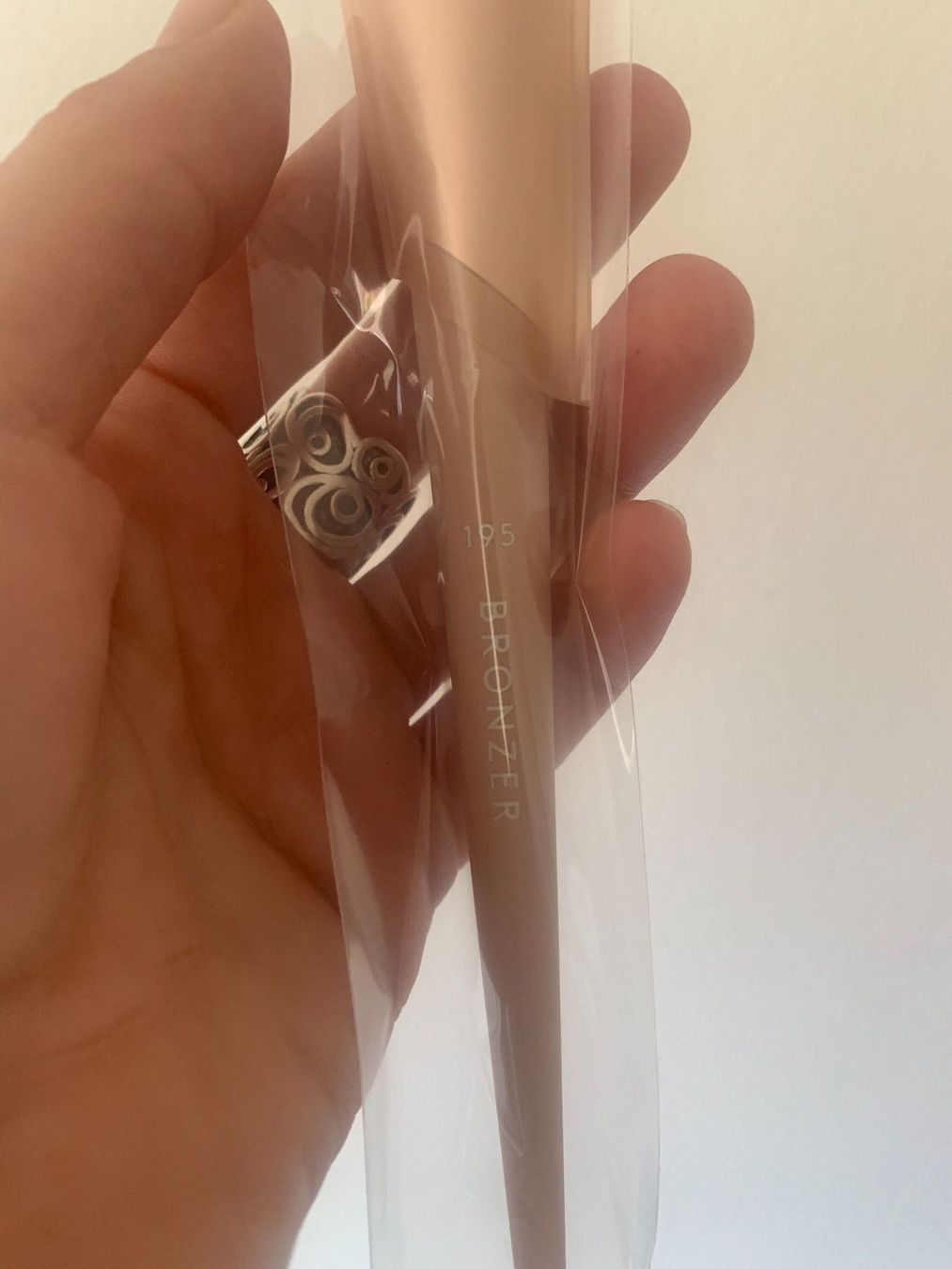 Fenty Gesichtspflege: Fenty Bronzer Brush,neu, Ladenpreis CHF47.90 – Neu und originalverpackt aus Zürich von deruja 2