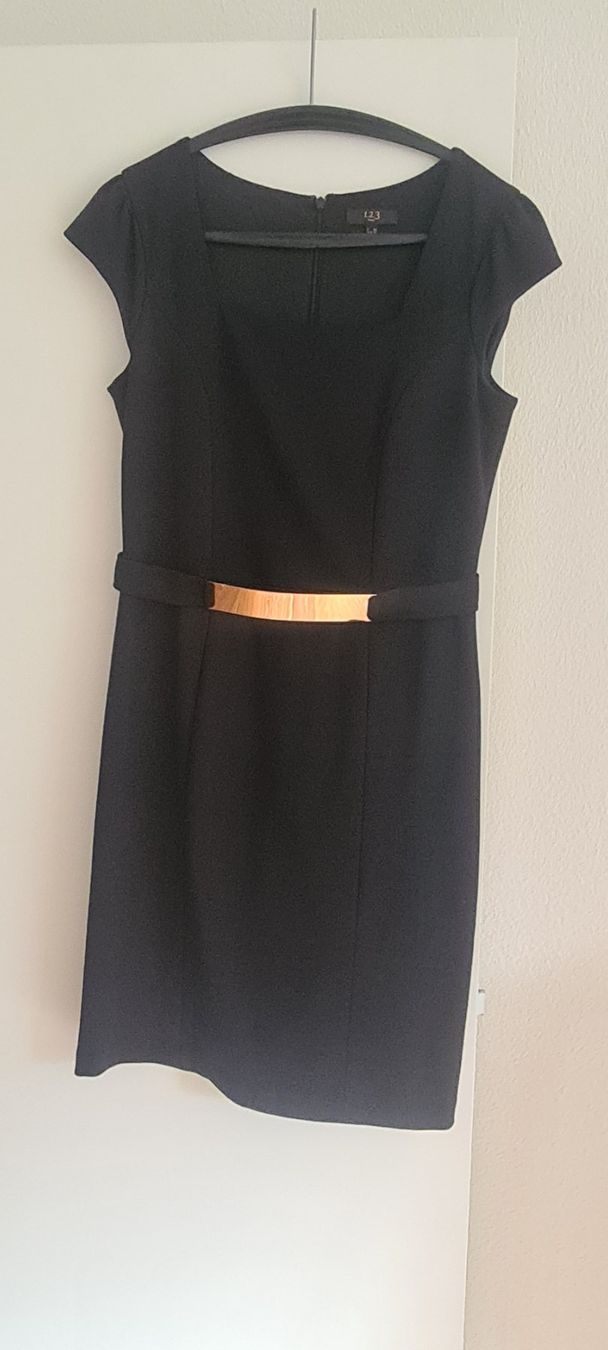 Maison 123 Vestiti: Etui Kleid – Usato da Vitznau venduto da Funrising