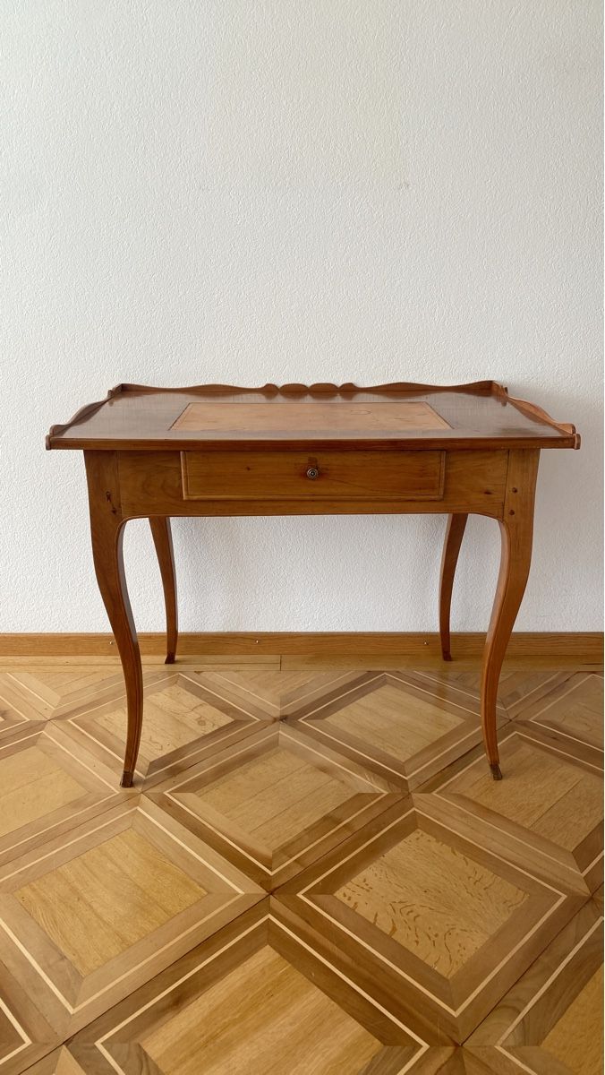 Scrivanie: Antiker Schreibtisch, Louis XV, Kirschbaum – Usato da Burgdorf venduto da gre_2ftz