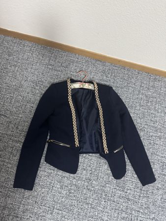 Veste blue élégante avec détails dorés, taille m