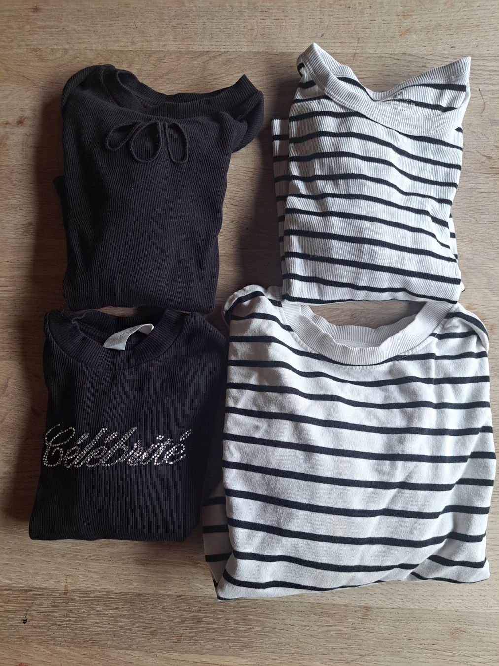 Lotti & Set di vestiti: Vier H&M Langarmshirts/Pullis – Usato da Bremgarten b. Bern venduto da Fey8