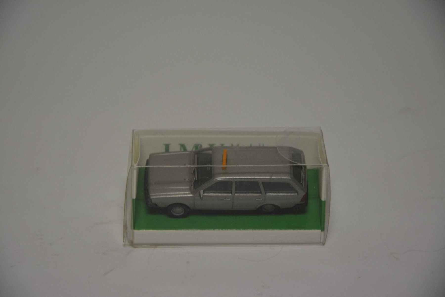 Volkswagen Modellini d'auto: VW Passat Variant Taxi , I.M.U. , 1:87 – Nuovo e nell'imballaggio originale da Goldach venduto da Feivel9