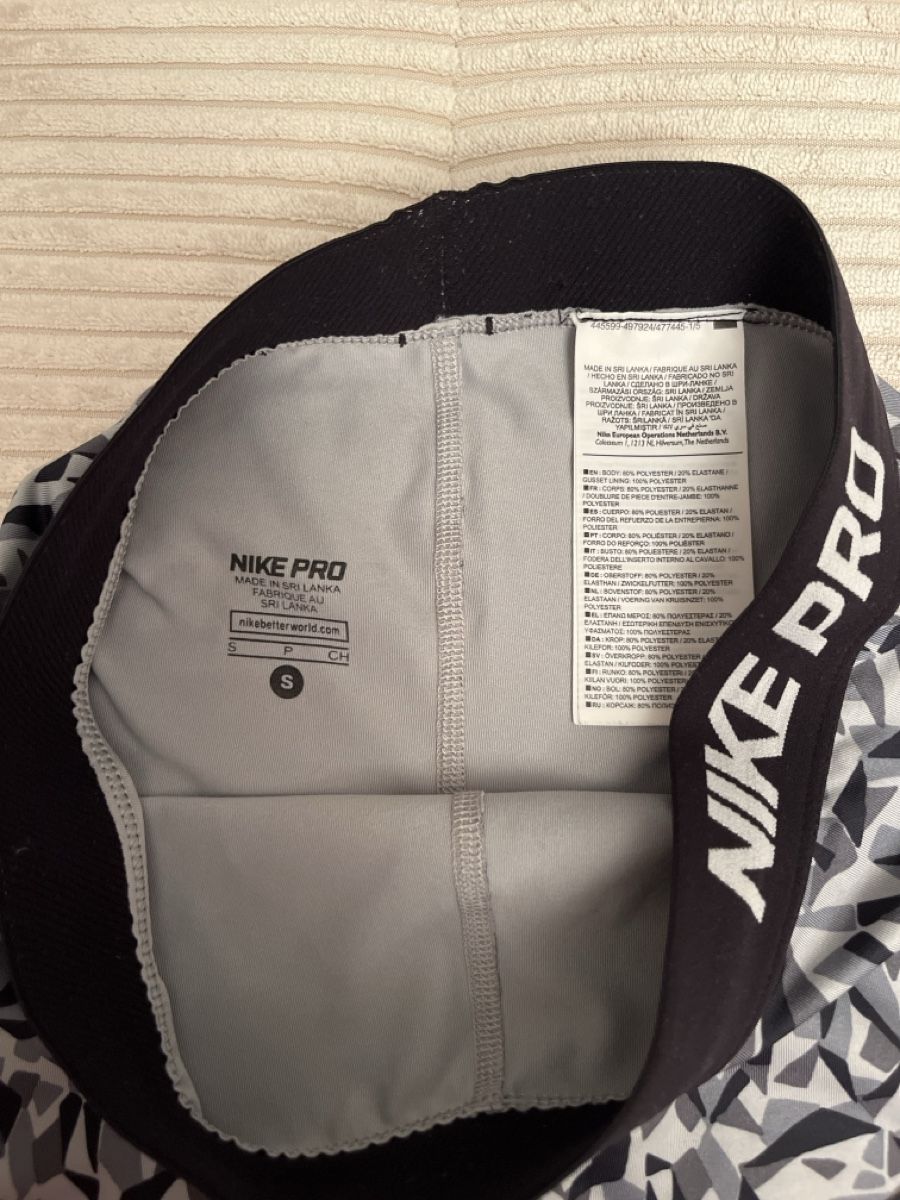 Nike Hosen: Nike Pro Damen Shorts – Neu (gemäss Beschreibung) aus Dietikon von na_129 1
