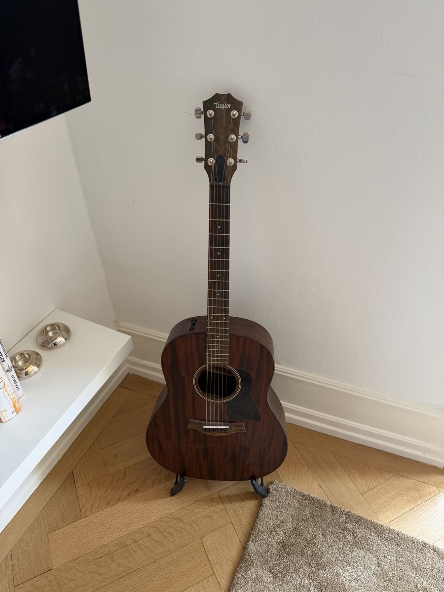 Taylor Strumenti musicali: Taylor American Dream AD27e in good condition – Usato da Basel venduto da yelle