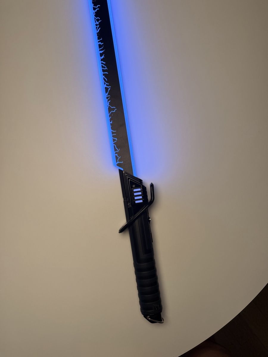 Altro per Film & Serie: Mando Lichtschwert leichte Gebrauchs Spuren  – Usato da Buchs venduto da nev_vc9k