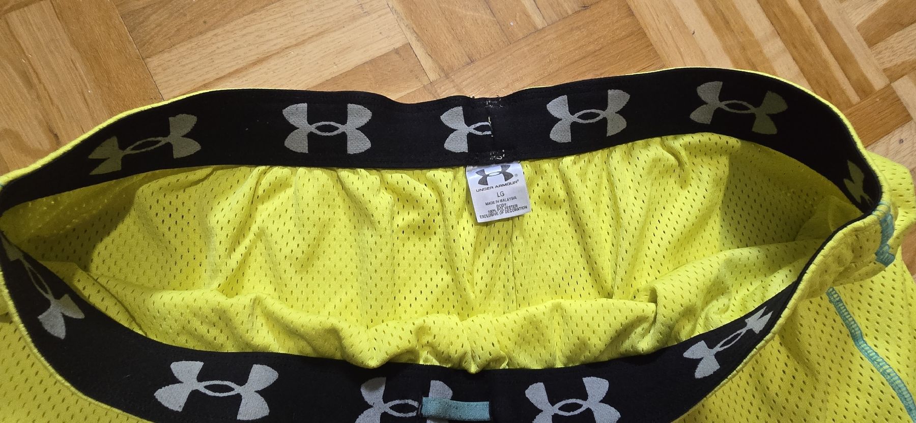 Under Armour Pantaloni: Short Under Armour jaune fluo L – Usato da Mont-sur-Lausanne venduto da Didinho 1