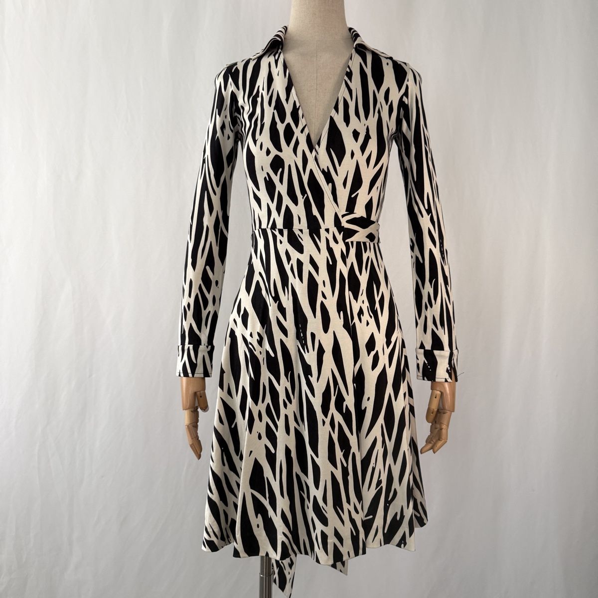 Diane von Furstenberg Vestiti: DIANE VON FURSTENBERG Silk Dress – Nuovo (secondo la descrizione) da Emmen venduto da Nightingale_2022
