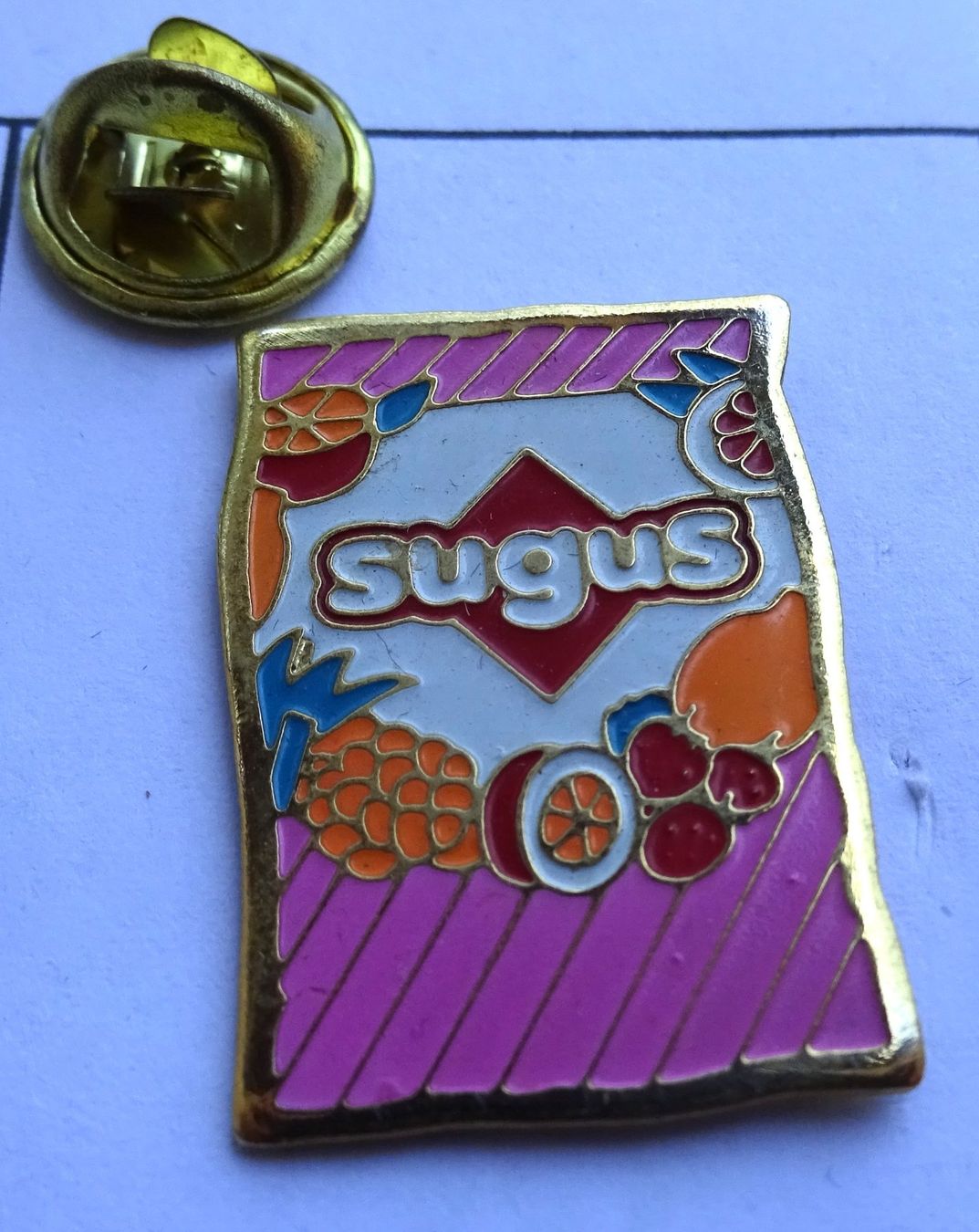 Placchette & Badge: Pin SUGUS Früchte LILLA – Usato da Utzenstorf venduto da BUtter81