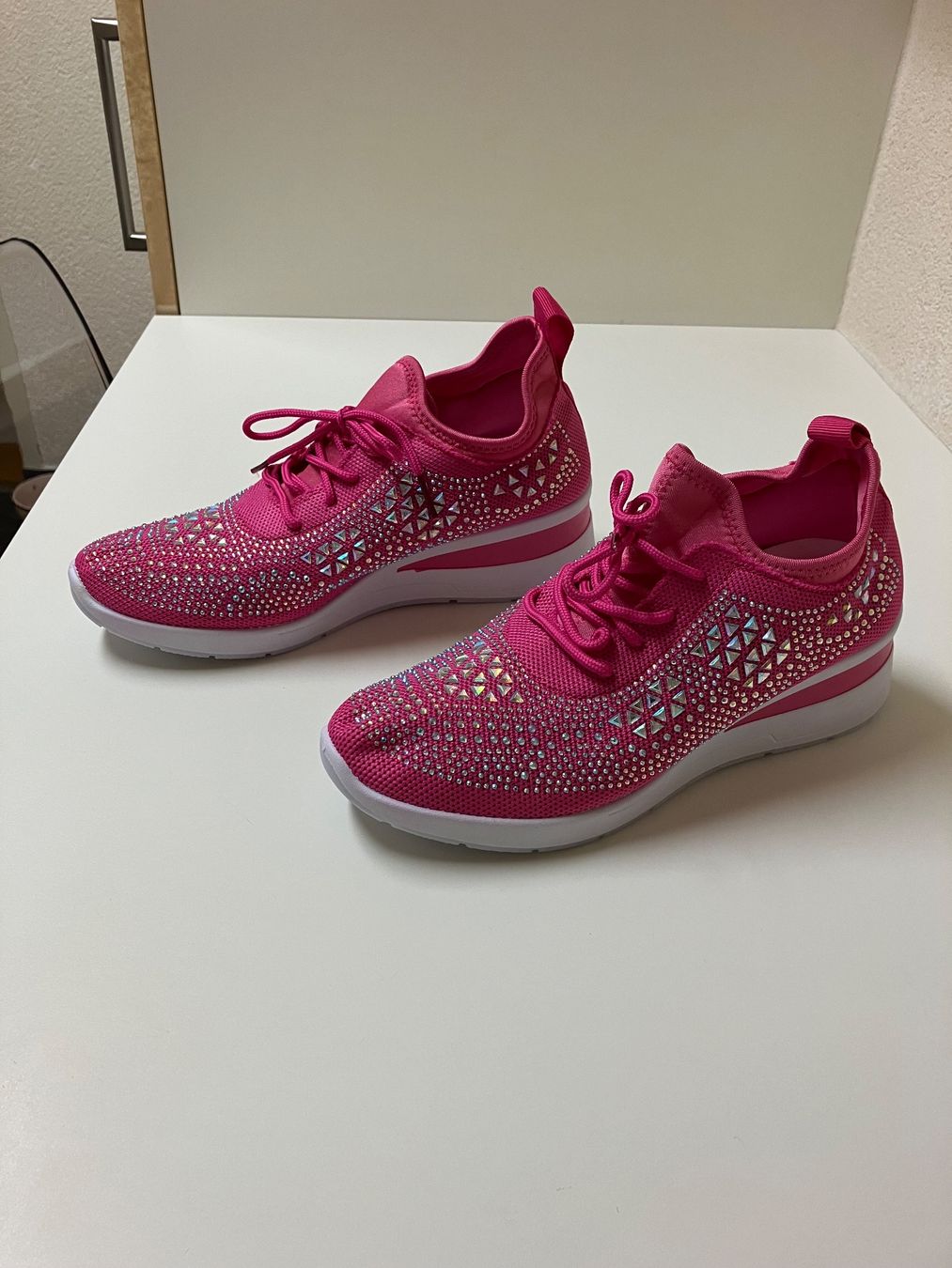 Scarpe da donna: Sneaker Pink Gr.41 mit Glitzersteinchen NEU – Nuovo e nell'imballaggio originale da Schaffhausen venduto da Simmel80