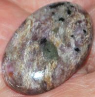 Cabochon L-2867 – Heller Lila Charoit Edelstein 32X21mm