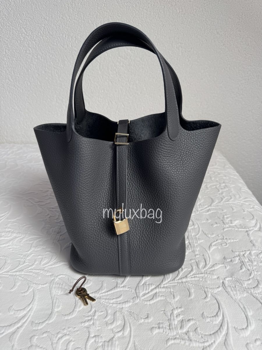 Hermès Borse da donna: Hermès Picotin Lock 22 Clémence Ardoise Permabrass Hardware – Nuovo (secondo la descrizione) da Wil SG venduto da Myluxbag 1