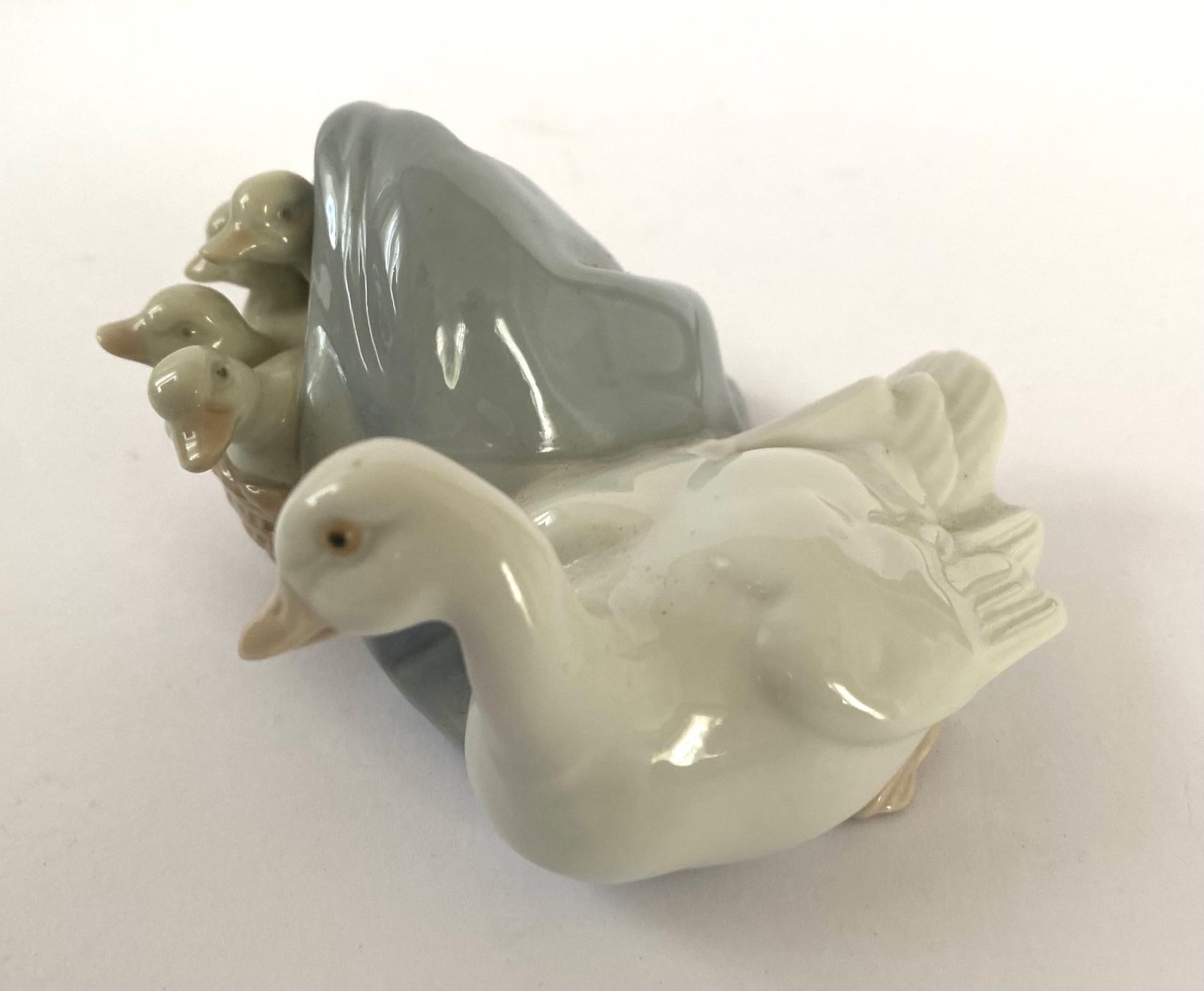 Lladro Statuette: Llardo Gans mit jungen Gänsen im Korb – Usato da Oftringen venduto da Wiggiwave 1