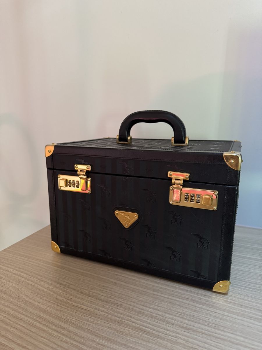 Maison Mollerus Custodie per cosmetici: Maison Mollerus Beautycase Koffer Canvas Schwarz – Usato da Aesch BL venduto da comven