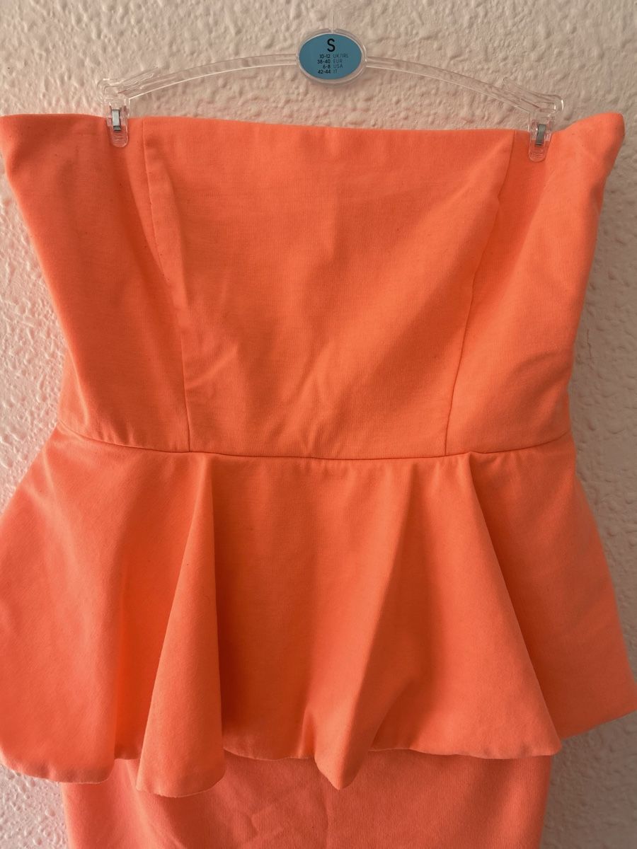 Stradivarius Robes: Robe puplum, corail flashy, Stradivarius, taille S – D'occasion à Carouge GE par Emilynette 1