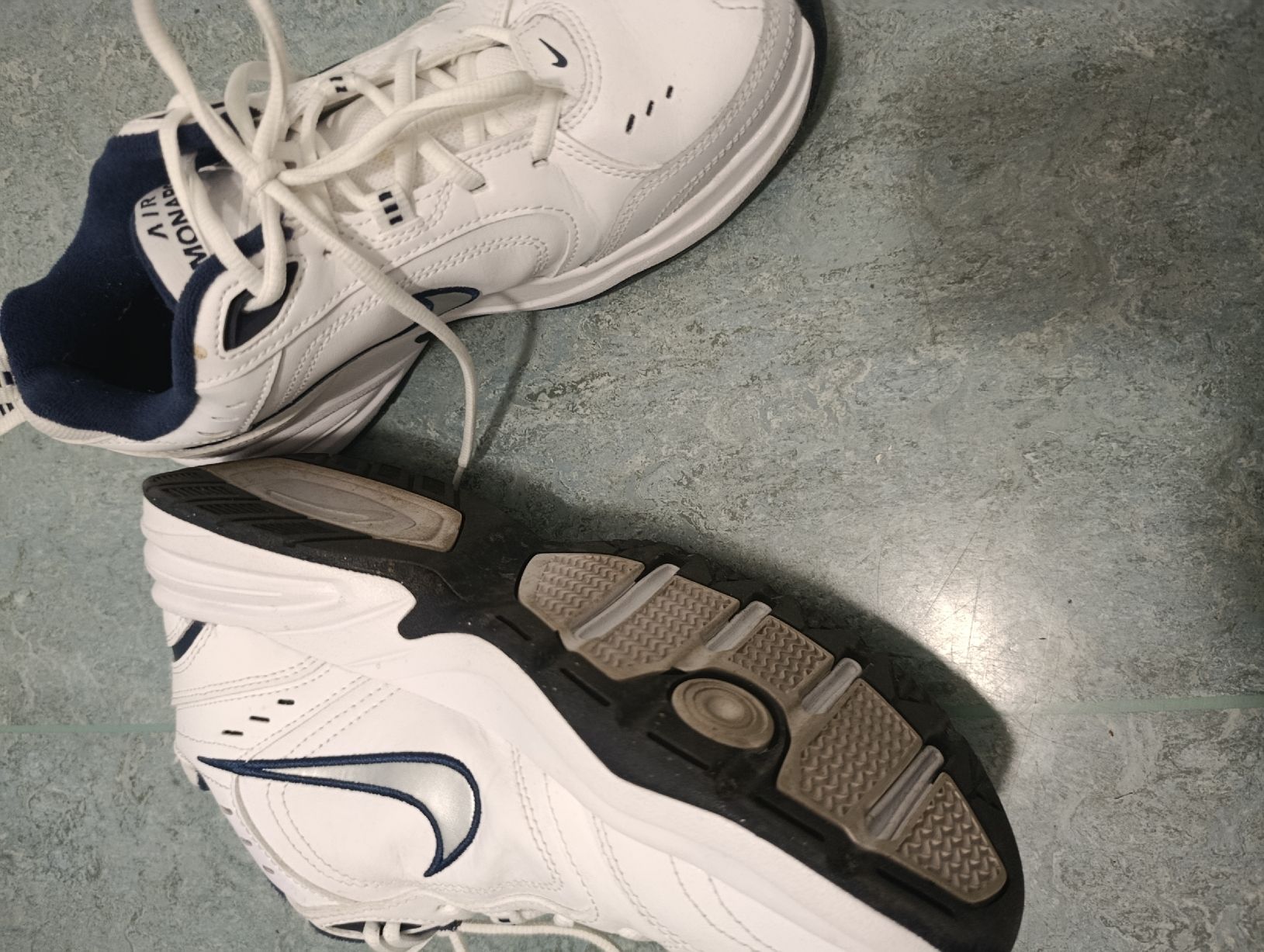 Nike Damenschuhe: Nike Air Monarch Sneaker – Neu (gemäss Beschreibung) aus Wald ZH von Eleona 3