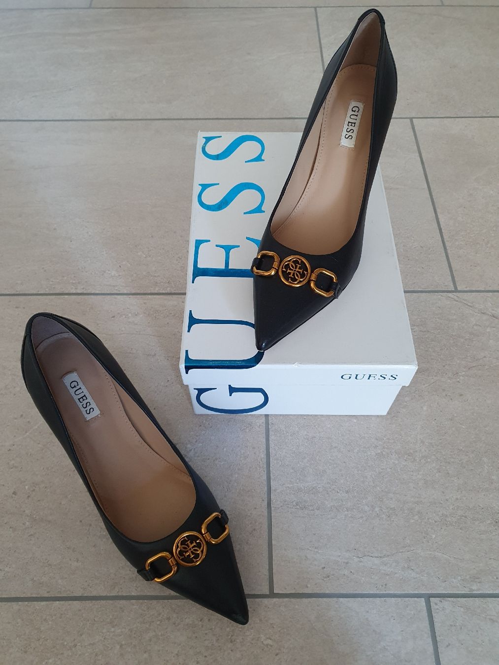 Guess Scarpe da donna: Wunderschöne Guess Pumps schwarz - gold – Nuovo (secondo la descrizione) da Wettingen venduto da __Dom__