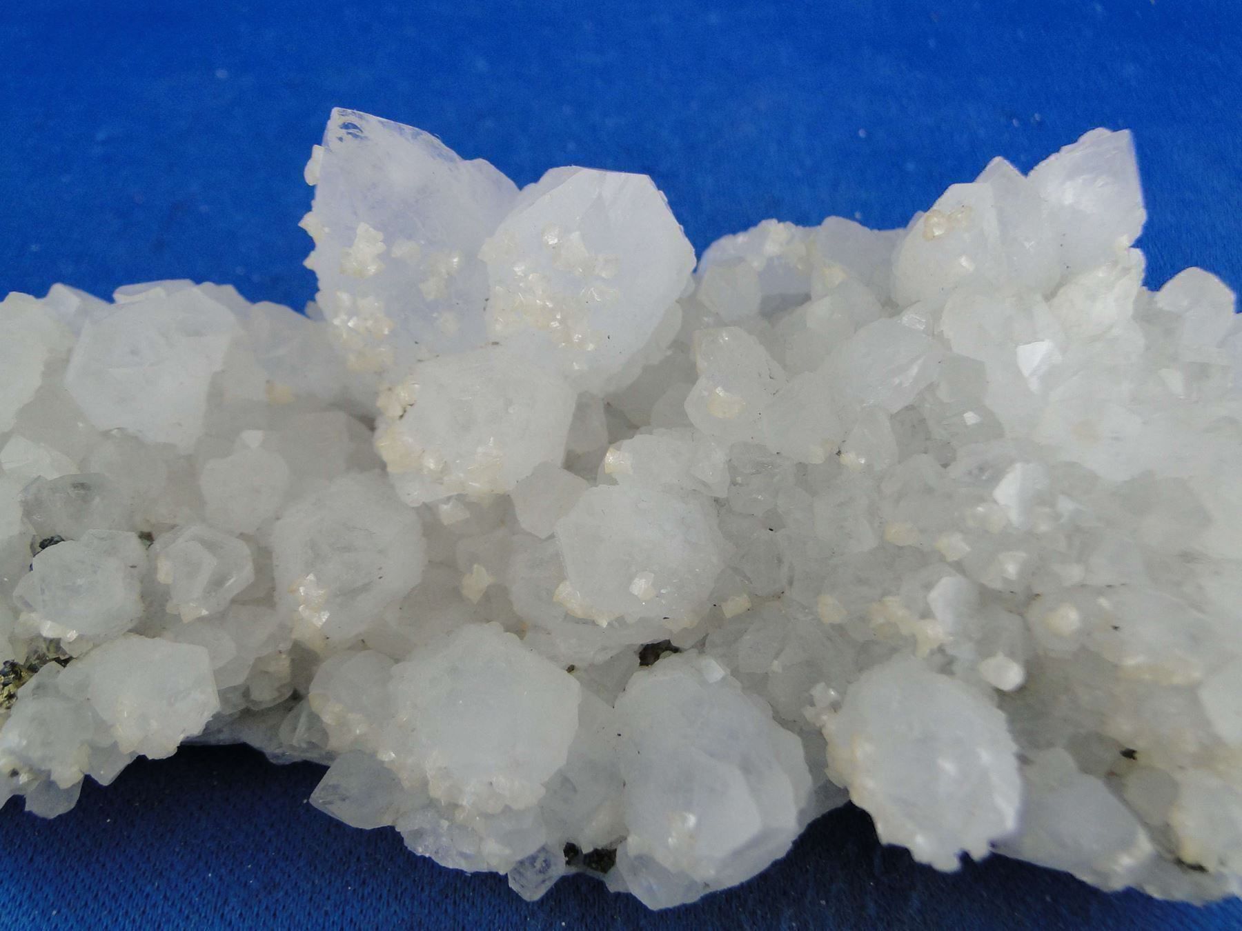 Minerali & Pietre curative: Bergkristall mit Dolomit – Usato da Schinznach Bad venduto da Demerald 2