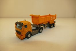 M 1:55: Mercedes Benz Sattelschlepper LKW