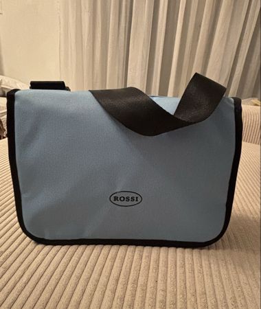 Neue Rossi Umhängetasche hellblau/schwarz 
