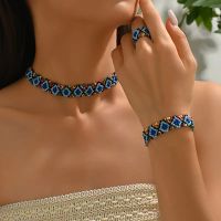 Handgemachtes Schmuckset mit blau-bunten Perlen