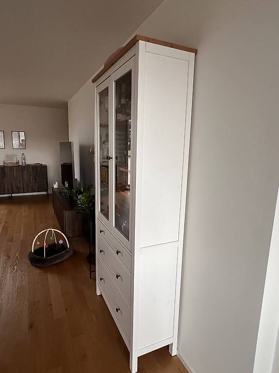 Ikea Vetrine: Hemnes Ikea Vitrine mit 3 Schubladen – Usato da Gerlafingen venduto da sel_dp6y 1
