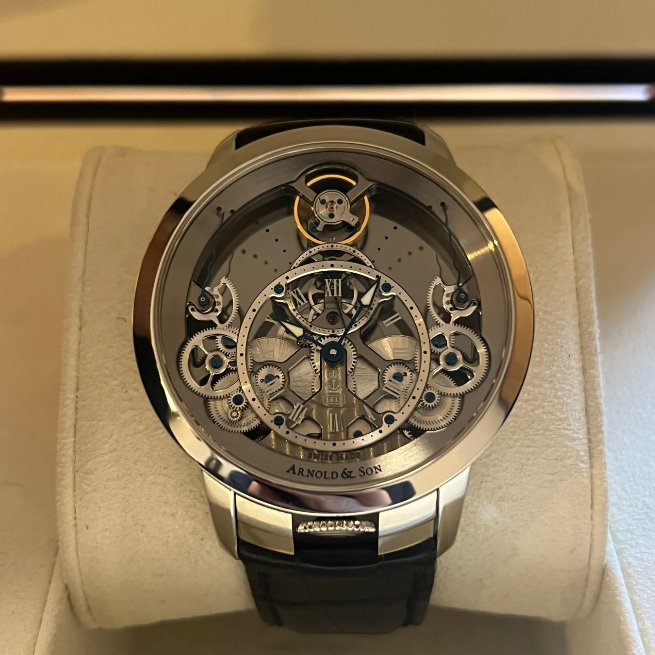 Montres: Arnold & Son Time Pyramid Full Set 1TPAS.S01A – D'occasion à Carouge GE par Watchaser