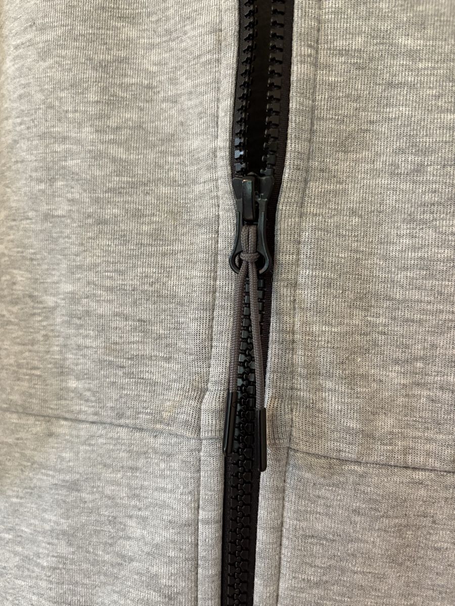 Nike Giacche: Graue Nike Kapuzenjacke im Grösse S – Usato da Frauenfeld venduto da lin_77m9 4