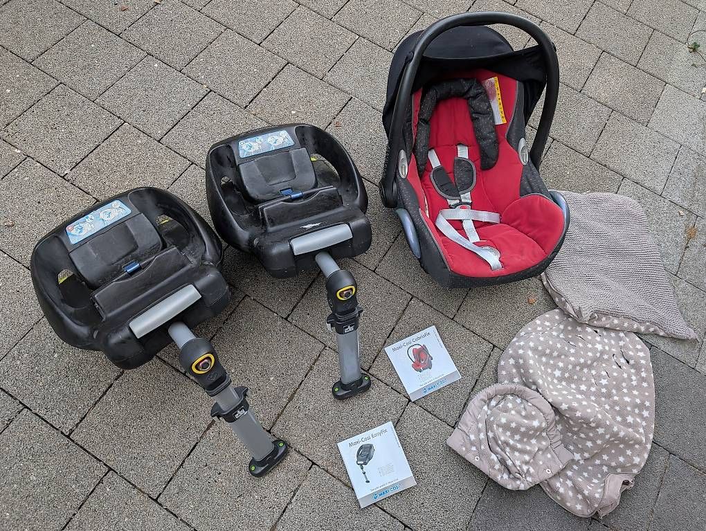 Maxi-Cosi Seggiolini per auto: Maxi Cosi CabrioFix mit zwei EasyFixstationen – Usato da Gommiswald venduto da Derbeth01