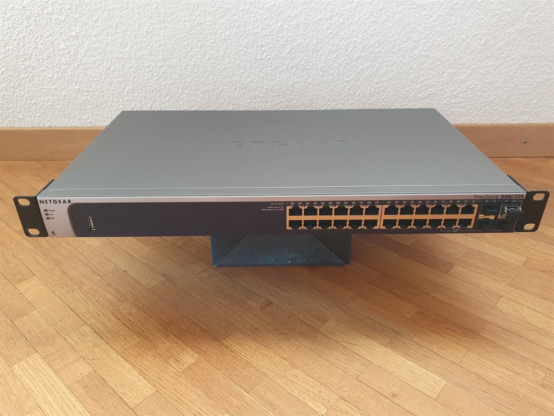 Netgear Hub & Switch: Netgear Switch 1000 Mbit/s, 24+4 Ports – Usato da Oensingen venduto da CH-Techniker