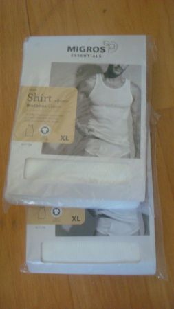 2 Herren Shirt XL gerippt neu