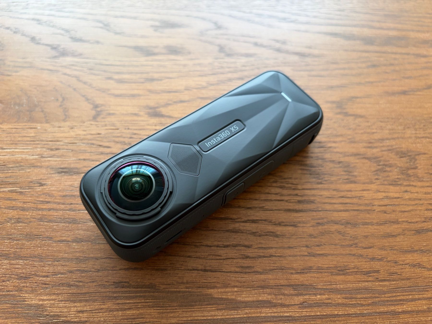 Insta360 Action Cam: INSTA360 X5 Essentials Bundle (inkl.128GB SD Karte+Garantie) – Usato da Knonau venduto da Vincent_vega84 1