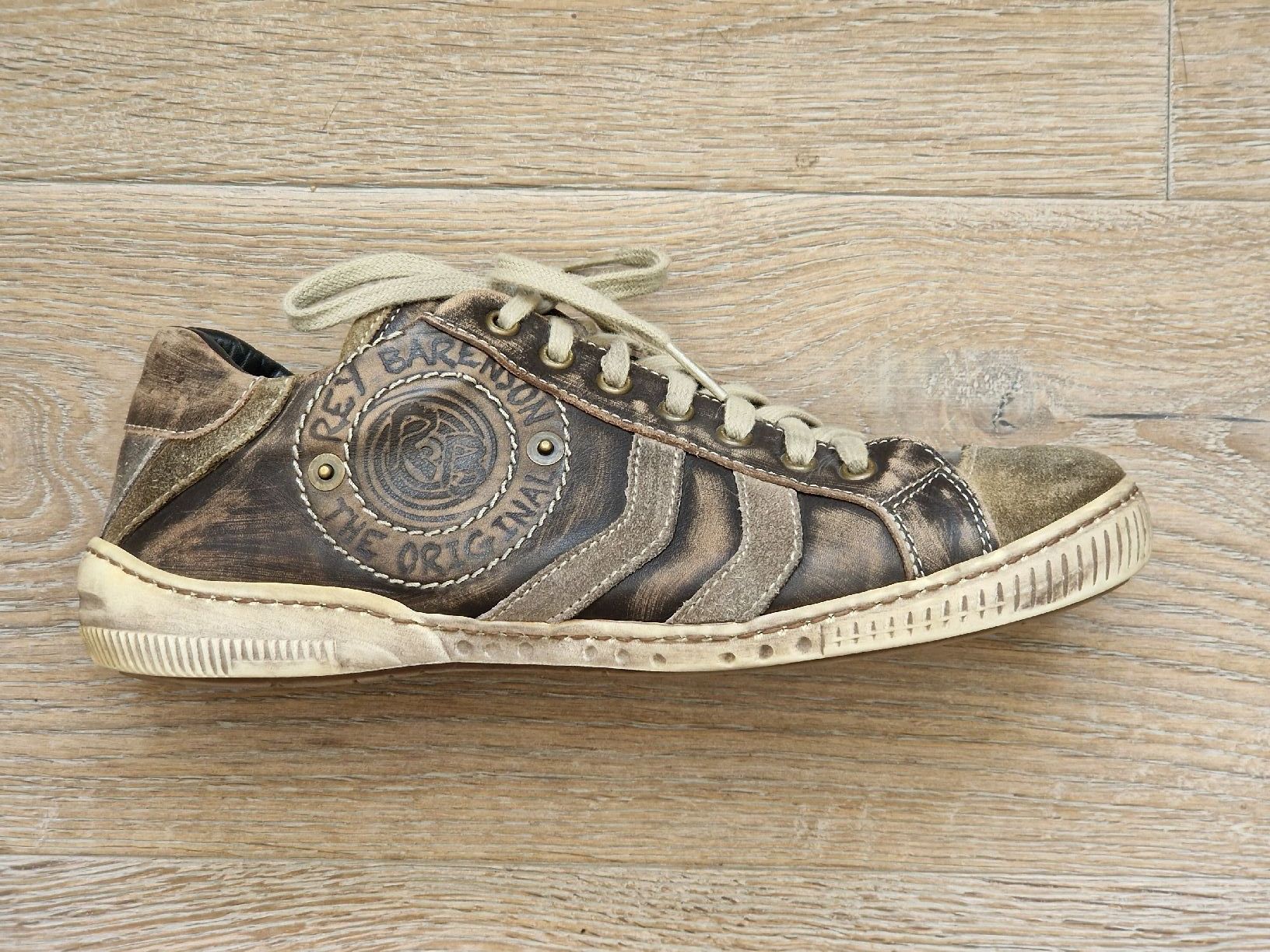 Scarpe da uomo: Leder Sneaker Schuhe Grösse. 41 – Usato da Küssnacht am Rigi venduto da Mika014