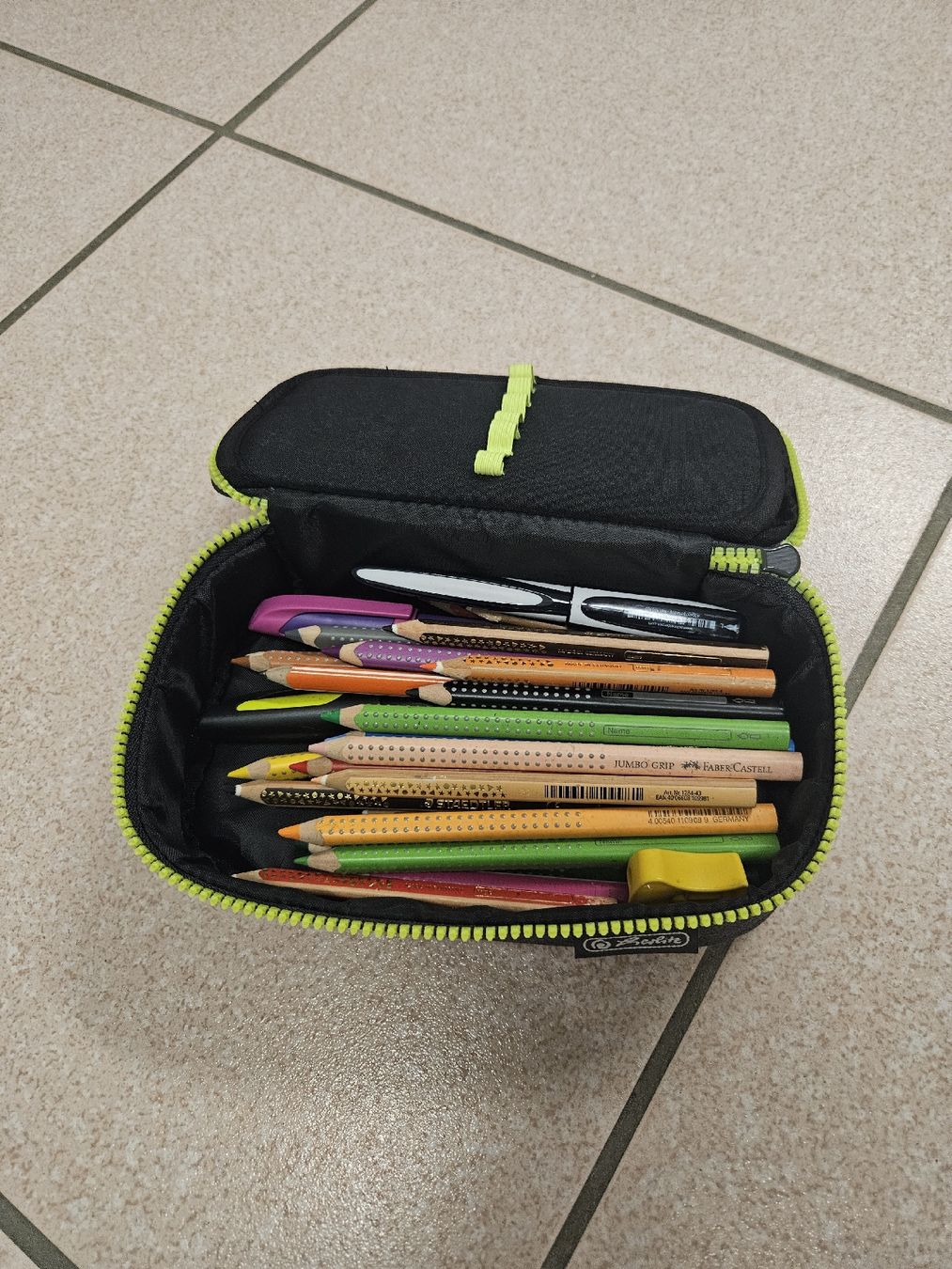 Herlitz Schüler-Etuis: Herlitz Federmäppchen mit Buntstiften – Gebraucht aus Widen von Calgary 2