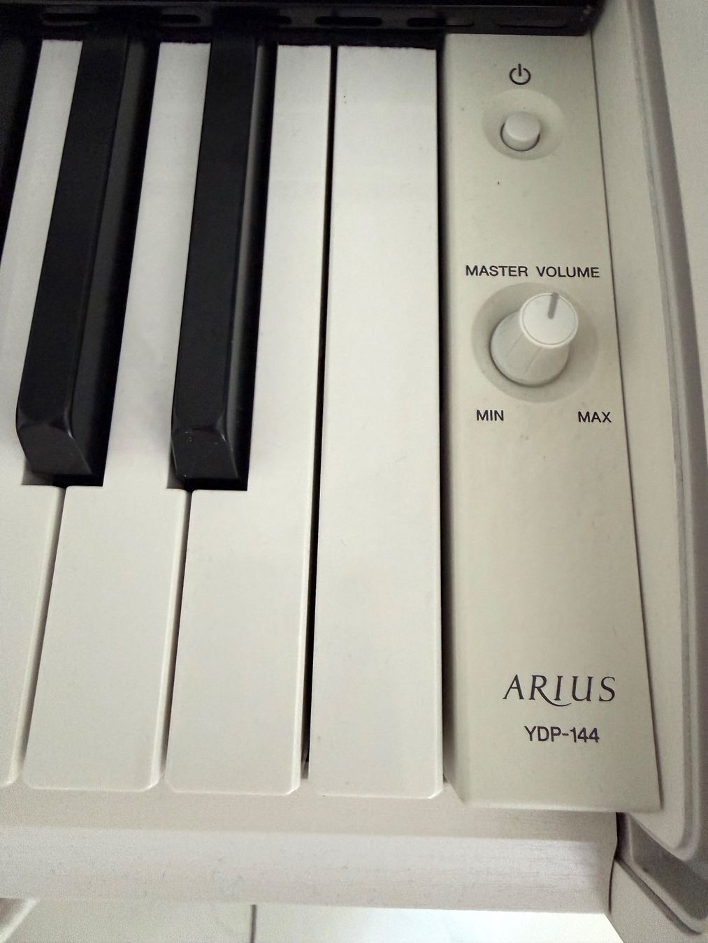Strumenti musicali: E-Piano und Stuhl weiss – Usato da Kappel SO venduto da Skippi44 2