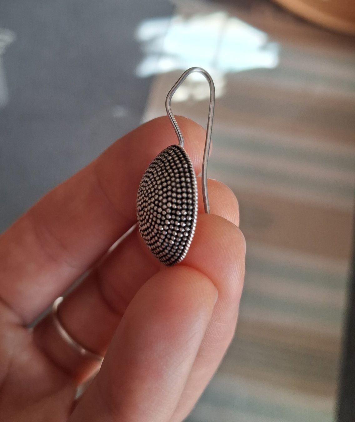 Ohrringe & -stecker: Einzelner Ohrhänger Kugelförmig mit Punktmuster, 925 Silber – Neu (gemäss Beschreibung) aus Wald ZH von e8e 2
